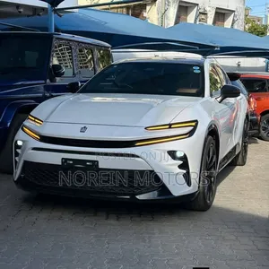 Toyota Crown 2024 White