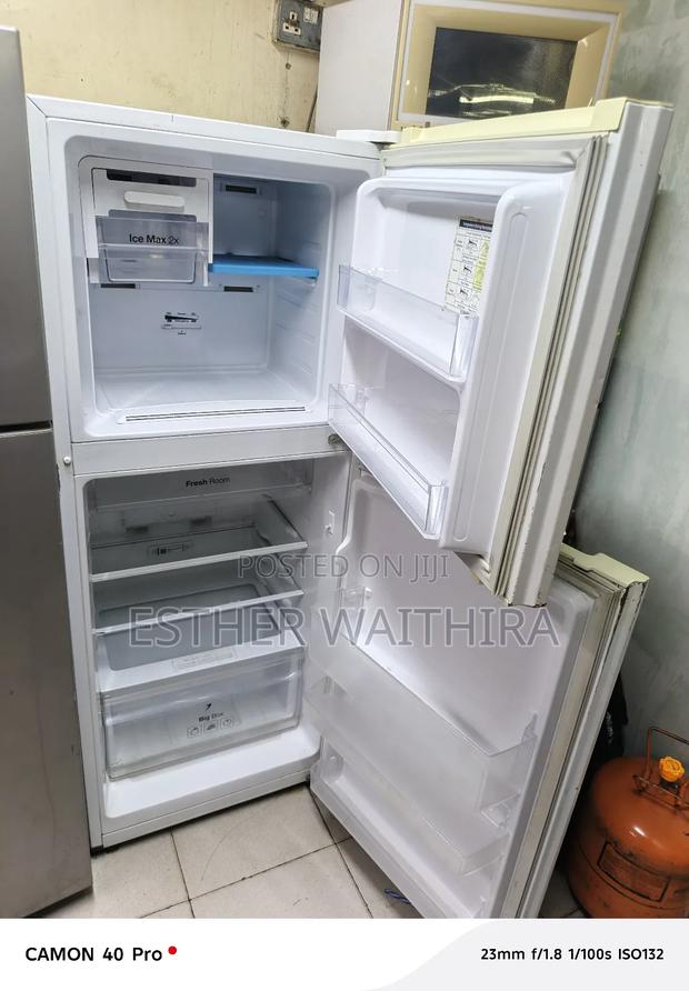 White Fridge Digital Inveter 300 Litres - thumbnail 2