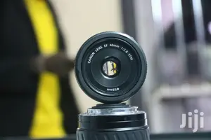 Canon 40mm F1.2.8,Best For Blurring Background