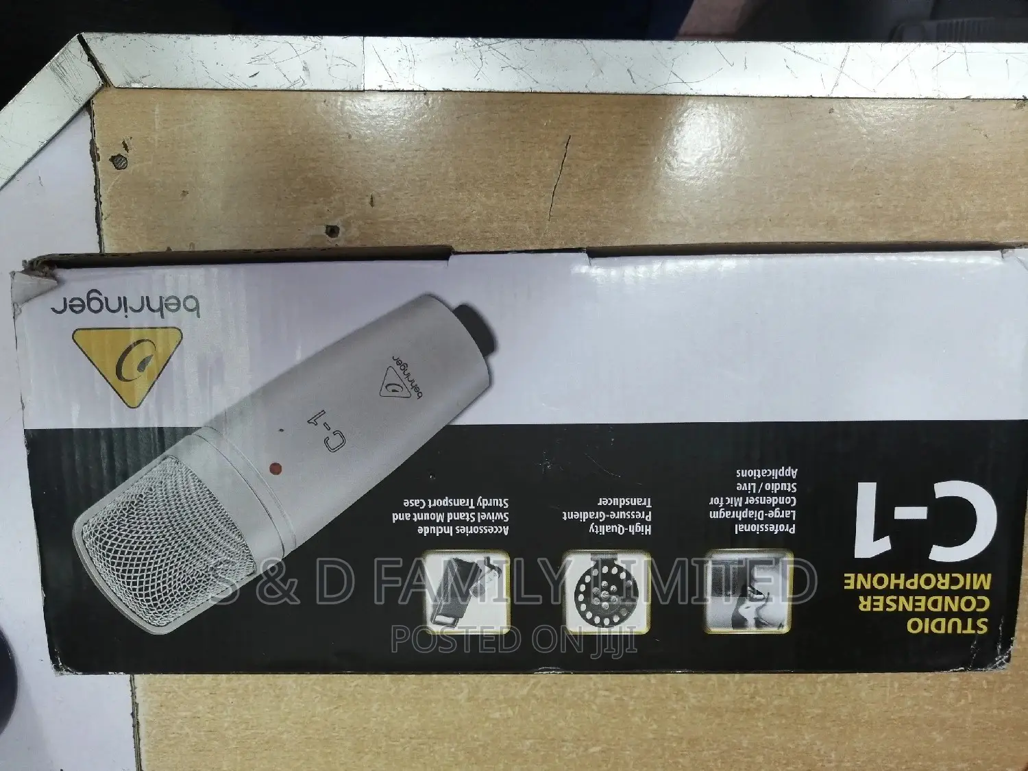 Behringer C1