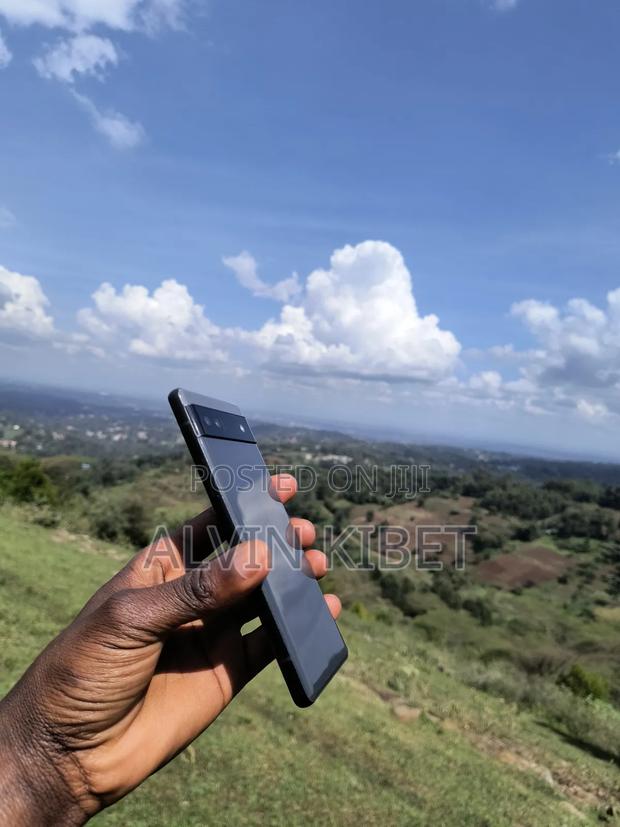 Google Pixel 6a 128 GB Black - thumbnail 3