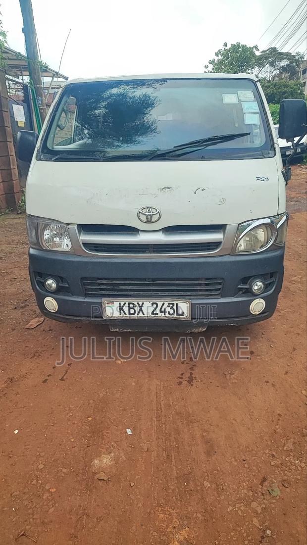Toyota HiAce 2009 White