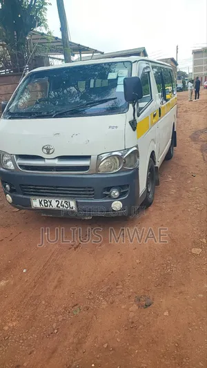 Toyota HiAce 2009 White