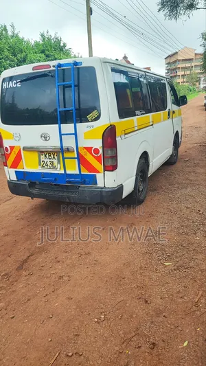 Toyota HiAce 2009 White