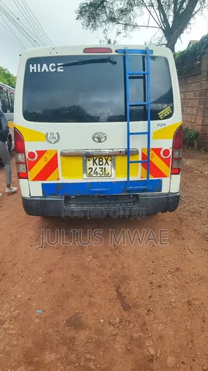 Toyota HiAce 2009 White
