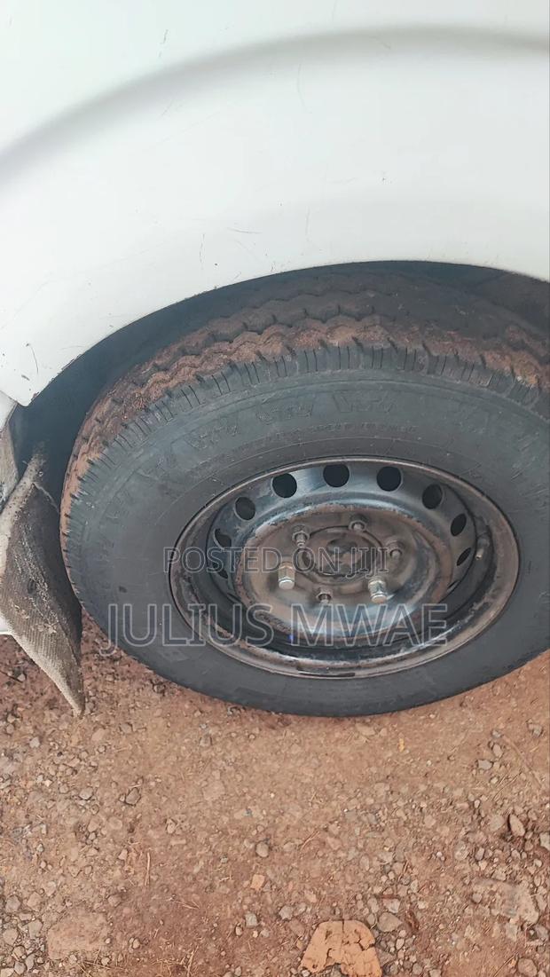 Toyota HiAce 2009 White - thumbnail 8