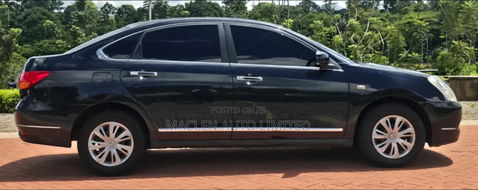 Nissan Bluebird 2010 Black
