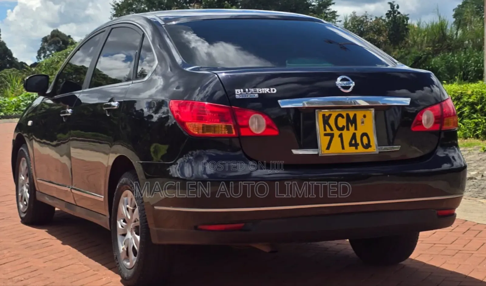 Nissan Bluebird 2010 Black