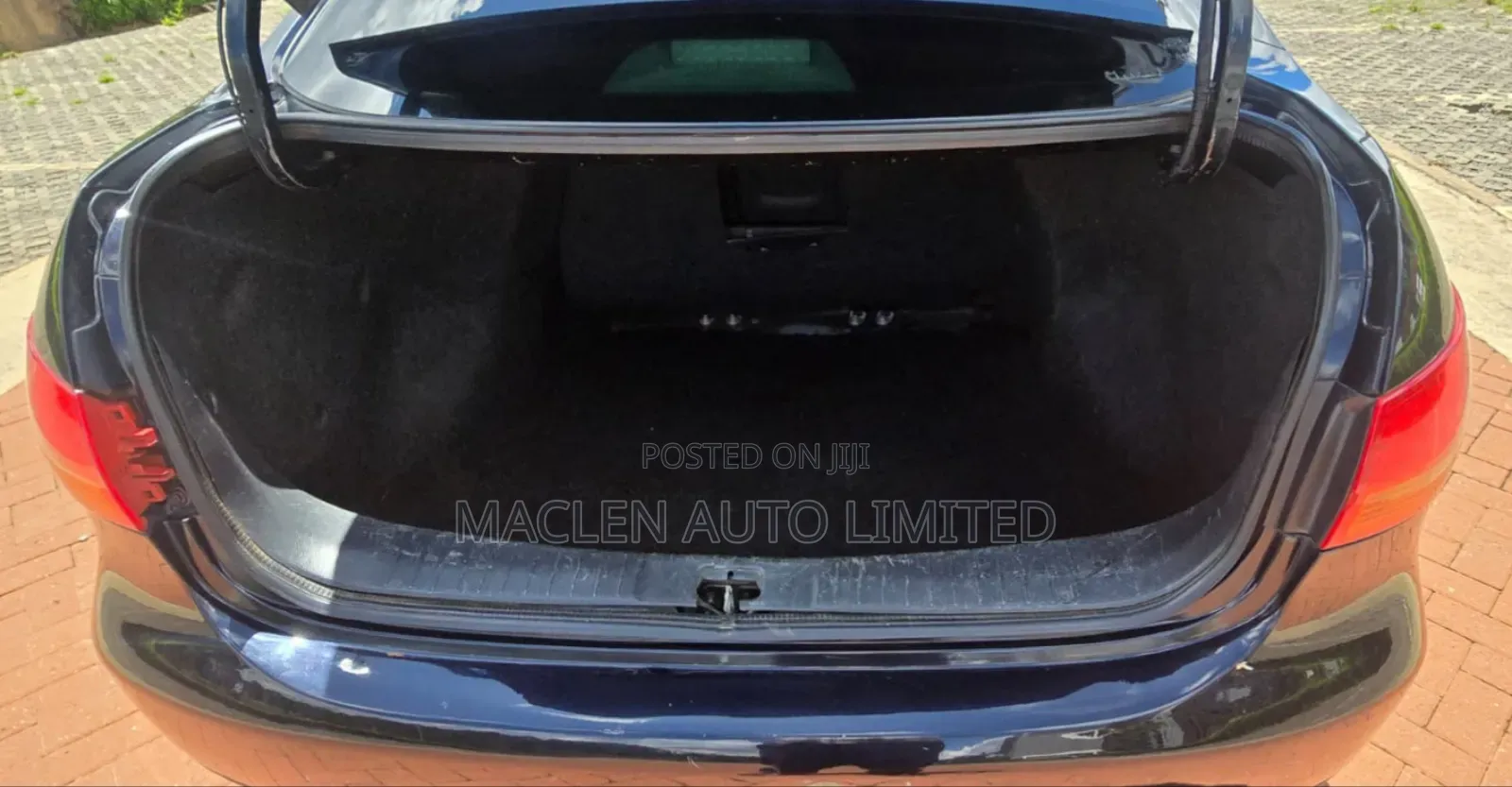 Nissan Bluebird 2010 Black