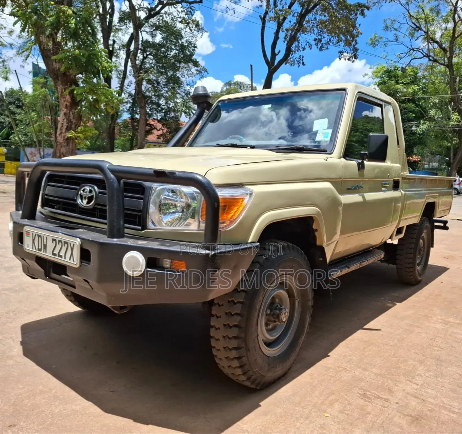 Toyota Land Cruiser 2013 White