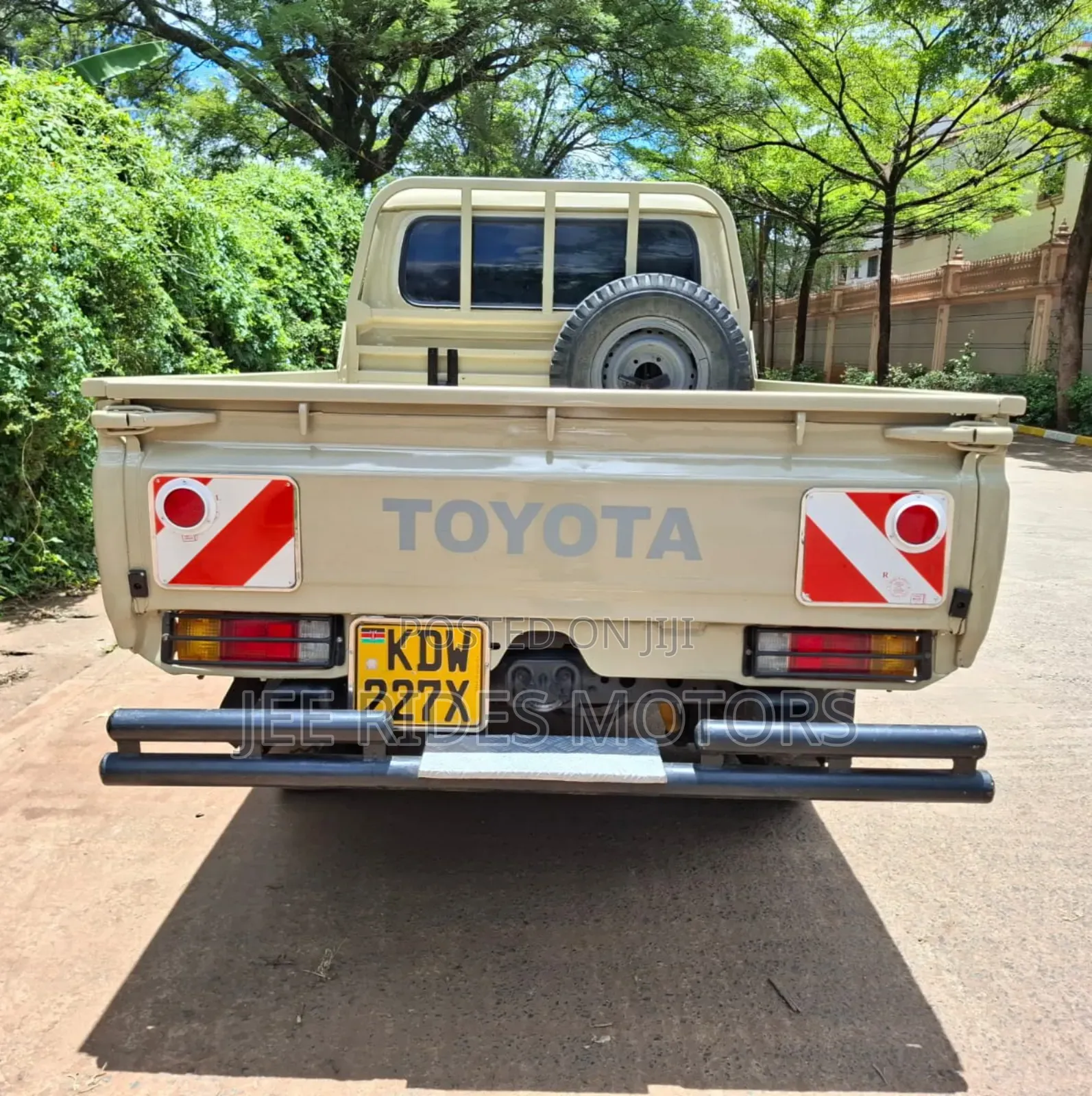 Toyota Land Cruiser 2013 White