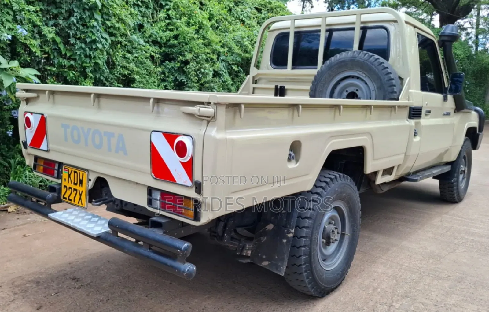 Toyota Land Cruiser 2013 White