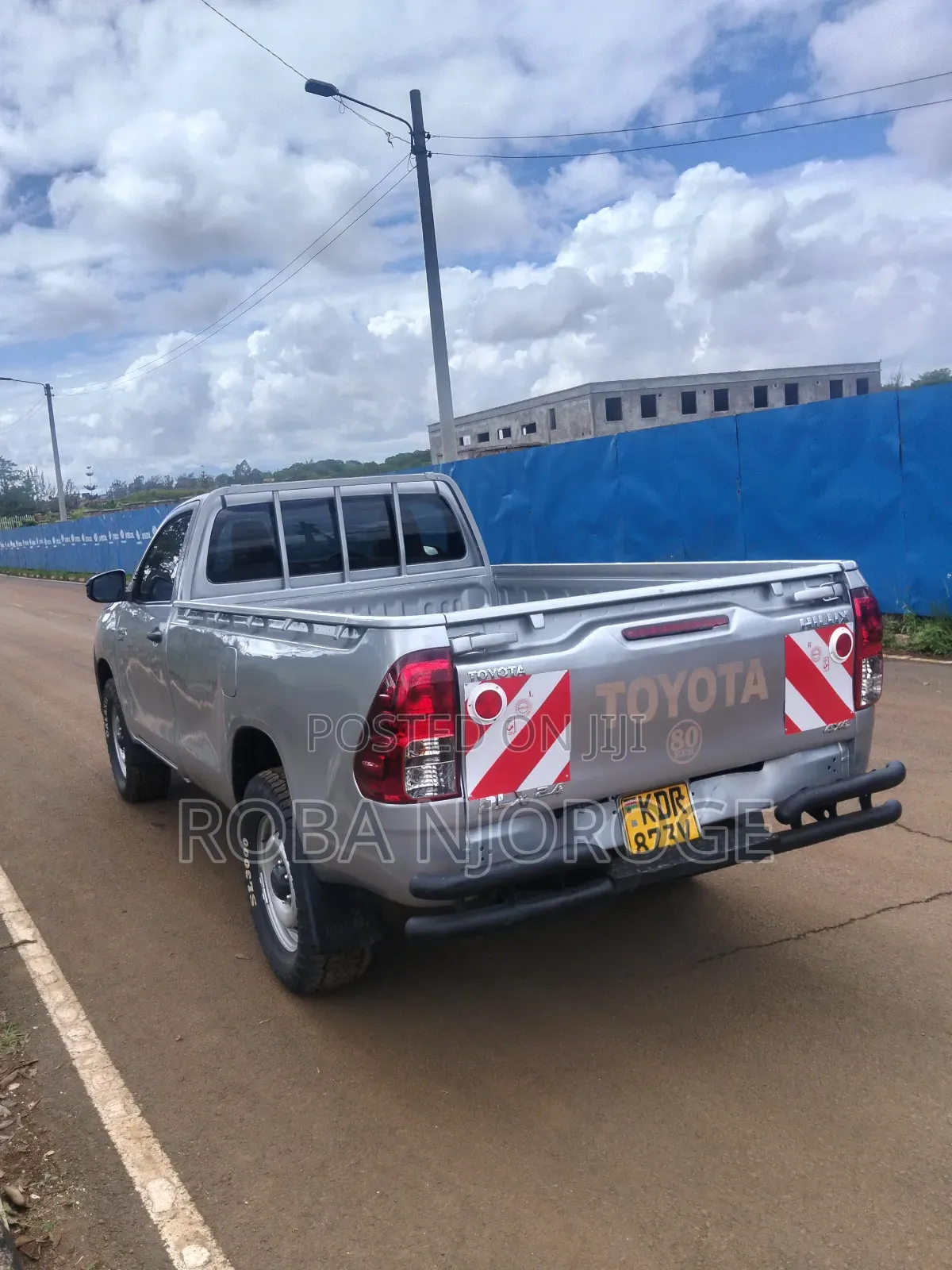 Toyota Hilux 2023 Silver