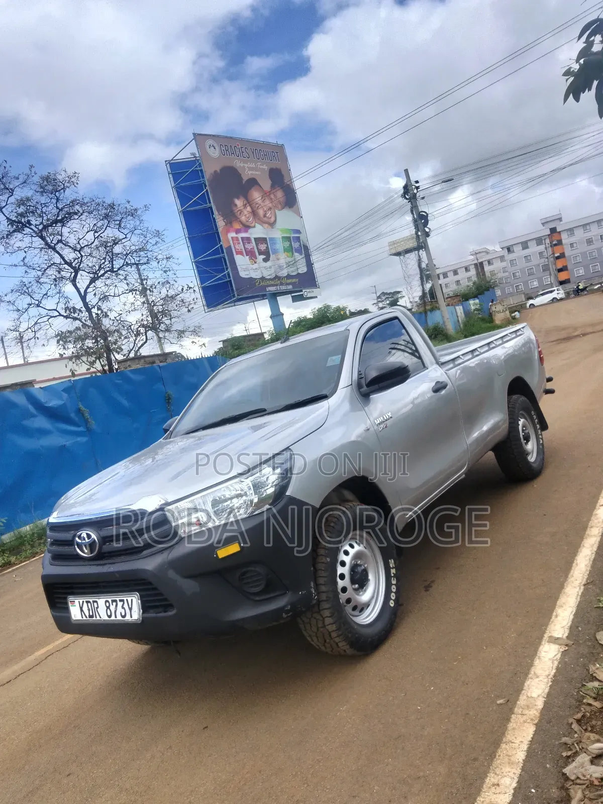 Toyota Hilux 2023 Silver