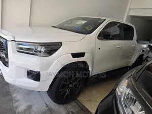 Toyota Hilux 2023 White