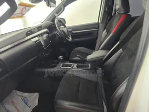 Toyota Hilux 2023 White