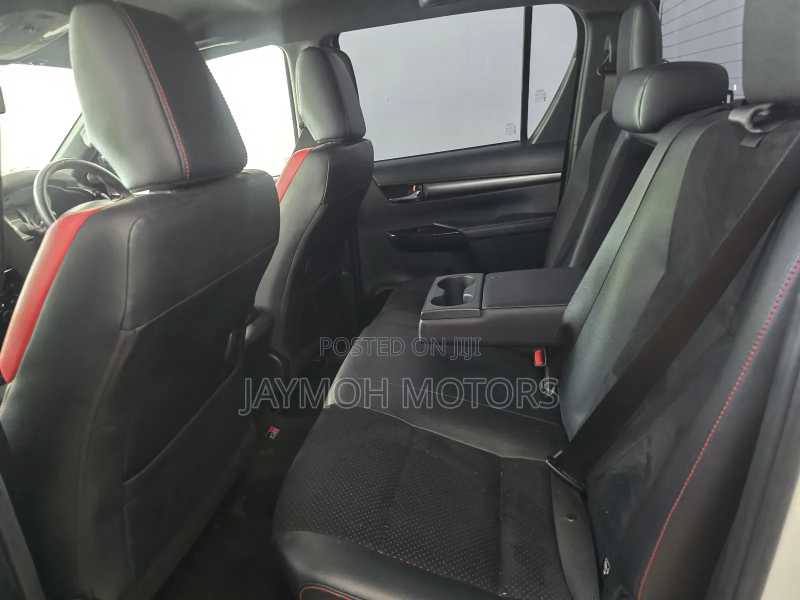 Toyota Hilux 2023 White