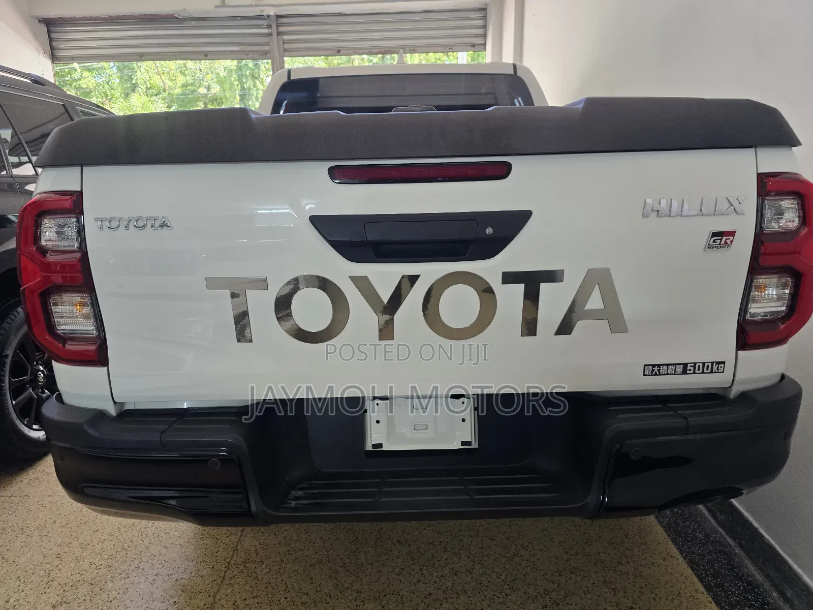 Toyota Hilux 2023 White