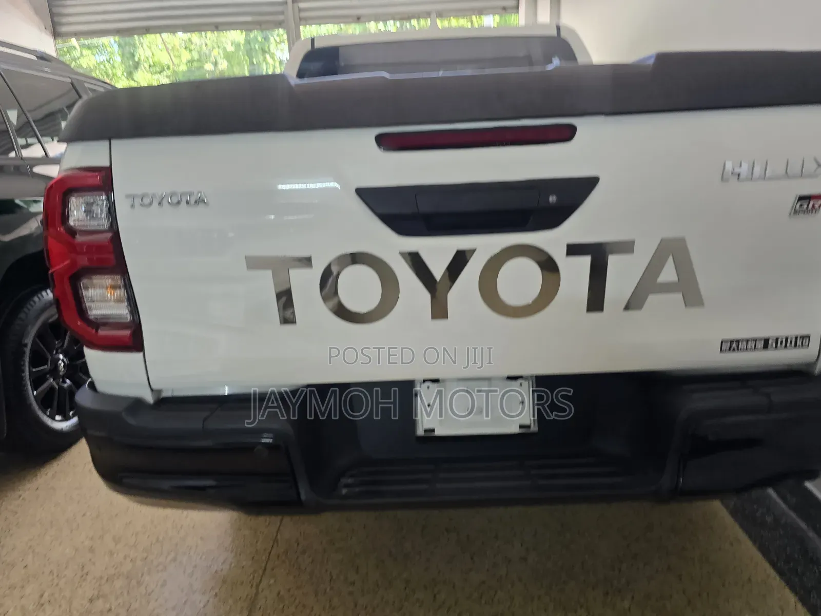 Toyota Hilux 2023 White