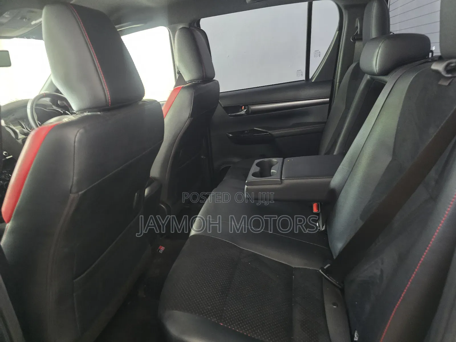 Toyota Hilux 2023 White