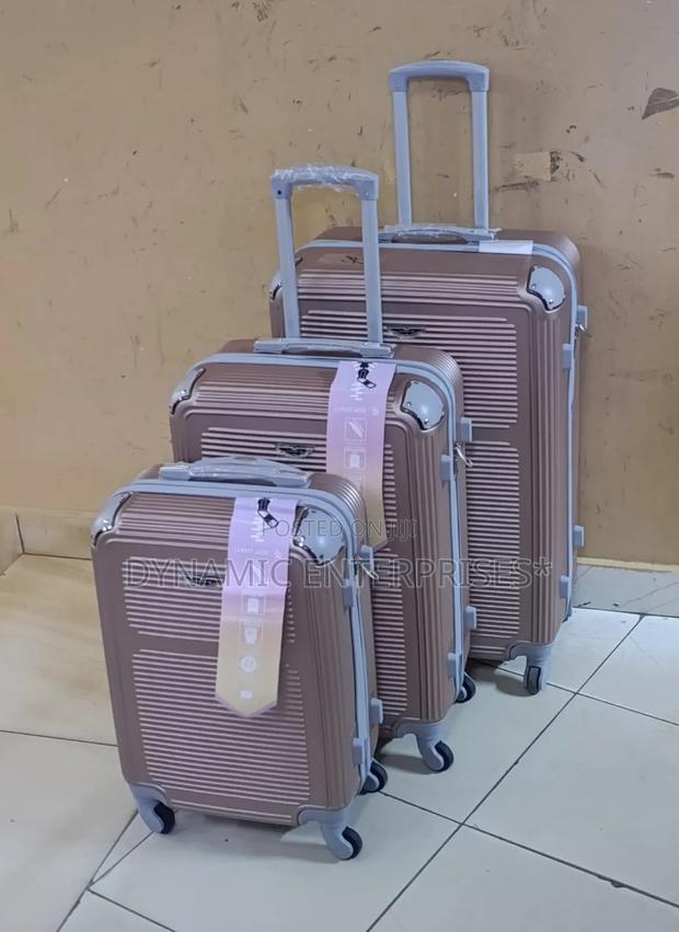 3 in 1 Luxurious Fibre Suitcases - thumbnail 6