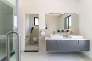 5bdrm Villa in Hardy for sale