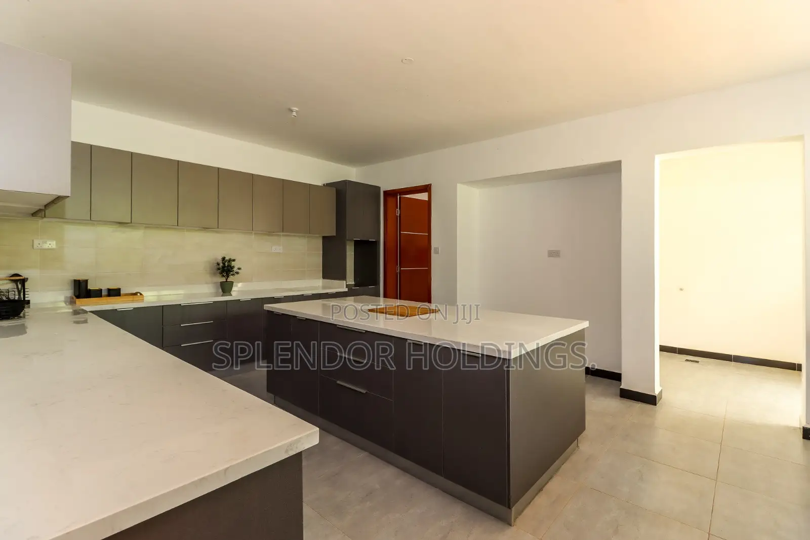 5bdrm Villa in Hardy for sale