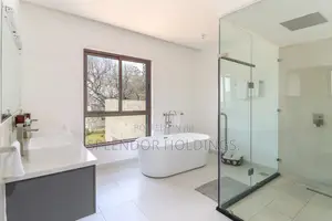 5bdrm Villa in Hardy for sale