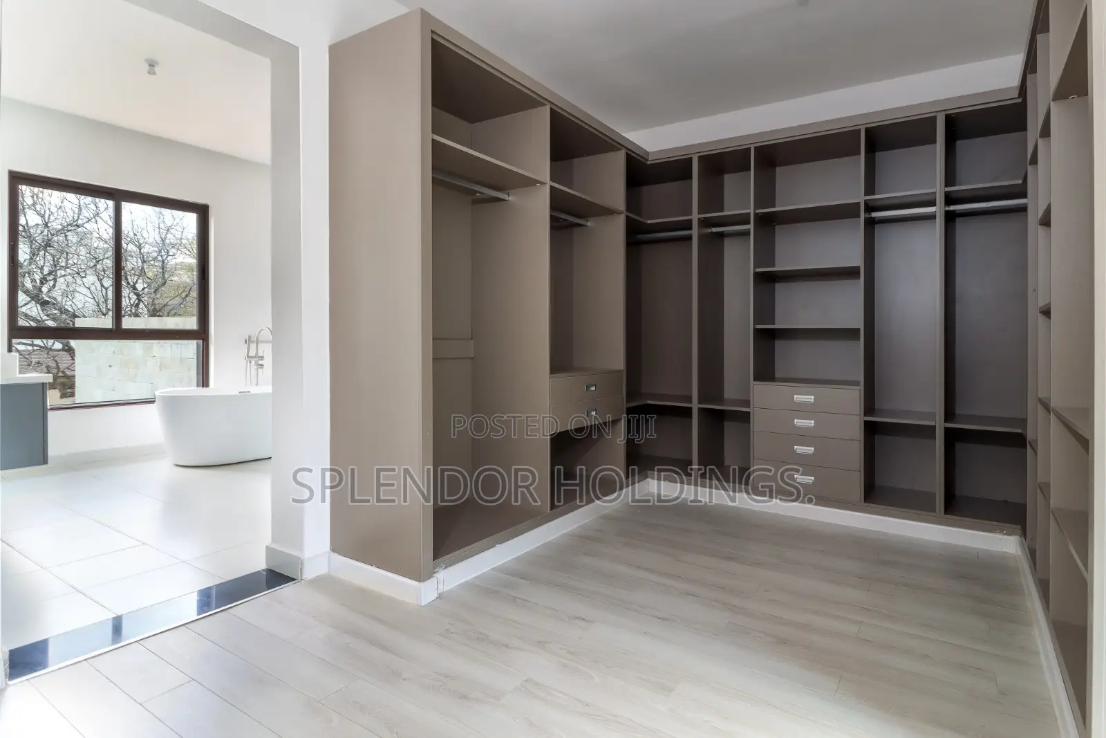 5bdrm Villa in Hardy for sale