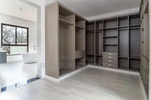 5bdrm Villa in Hardy for sale