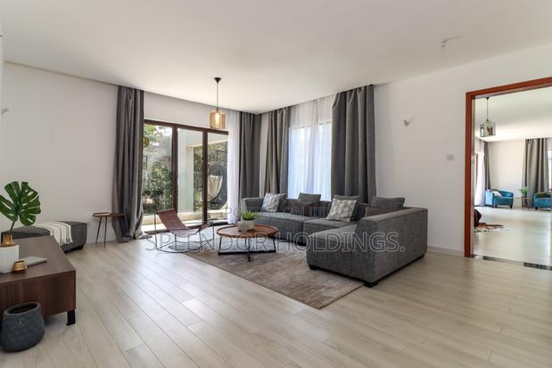 5bdrm Villa in Hardy for sale - thumbnail 11