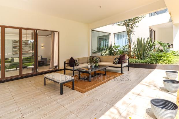 5bdrm Villa in Hardy for sale - thumbnail 17