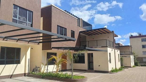 4bdrm Maisonette in Banana for sale