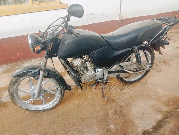 Honda CB 2019 Red - main view