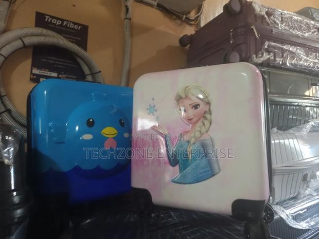 Kids’ Hard-shell Suitcase Design, With Wheels And Pull Handle - main view