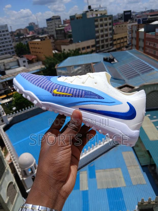 Phantom 6 Low Cut Artificial Grass Tf Soccer Boots - main view