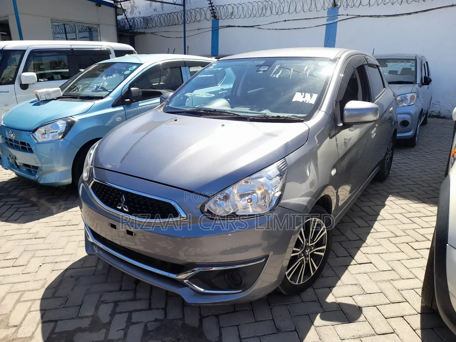 Mitsubishi Mirage ES 2019 Gray