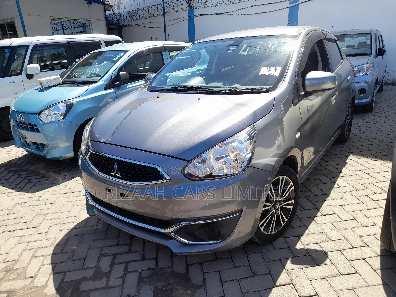 Mitsubishi Mirage ES 2019 Gray