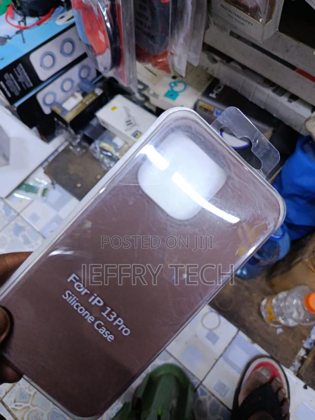 Loxx iPhone 13 Pro Liquid Silicone Case With Microfiber Lining -Brown - thumbnail 2