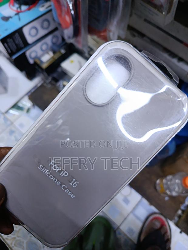 Filoto Liquid Silicone iPhone 16 Case With Cloth Lining-Gray - thumbnail 2