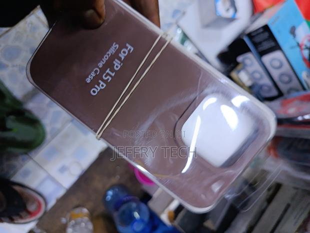 Elan iPhone 15 Pro Liquid Silicone Case With Cloth Lining -Brown - thumbnail 2