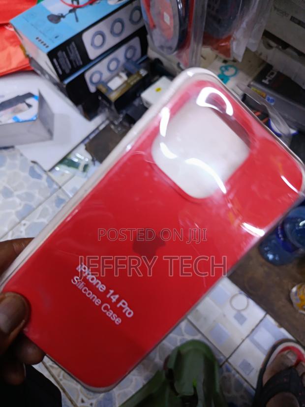 Fitsu iPhone 14 Pro Max Liquid Silicone Case With Cloth Lining -Red