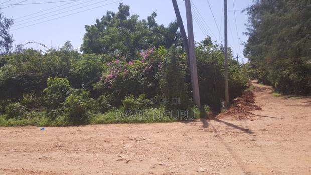 Prime 1⁄4 Acre Plot for Sale – Diani South Coast - thumbnail 3