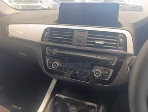 BMW 118i 2019 Pearl
