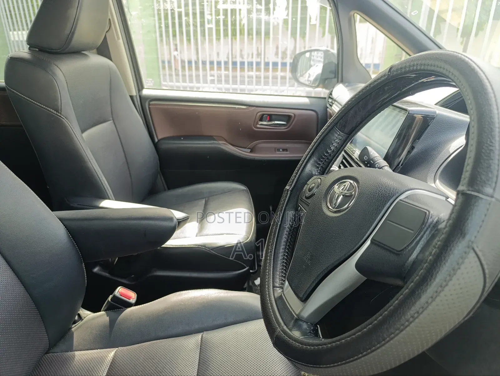 Toyota Esquire 2018 Matt Black