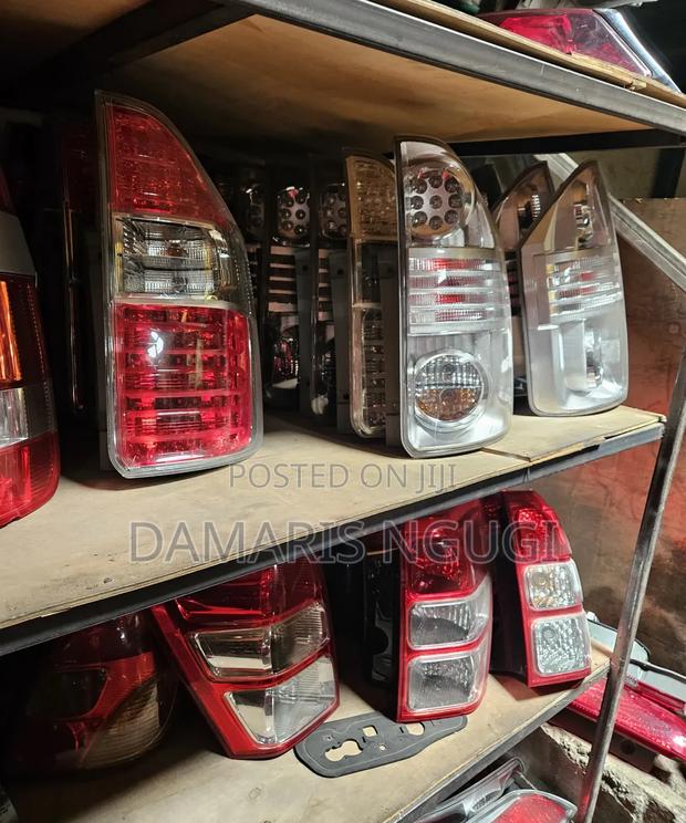 Voxy/Noah Taillights - thumbnail 2