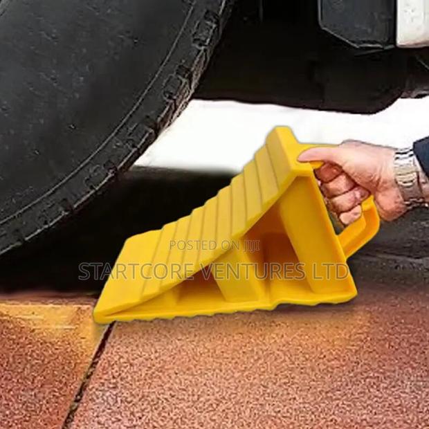 Yellow Wheel Choke H/Duty Lorry - main view