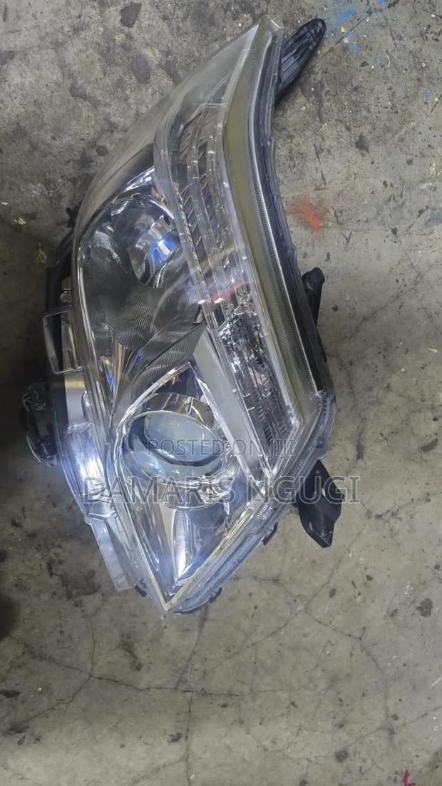 Noah Headlights Xenon Clear 2014/2015