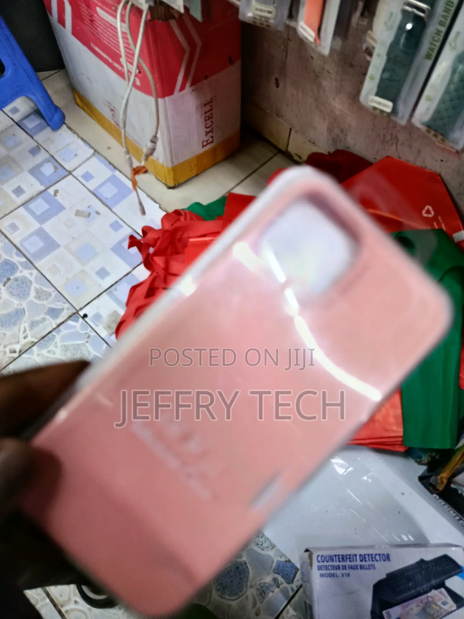 Veningo iPhone 13 Liquid Silicone Case With Cloth Lining -Pink