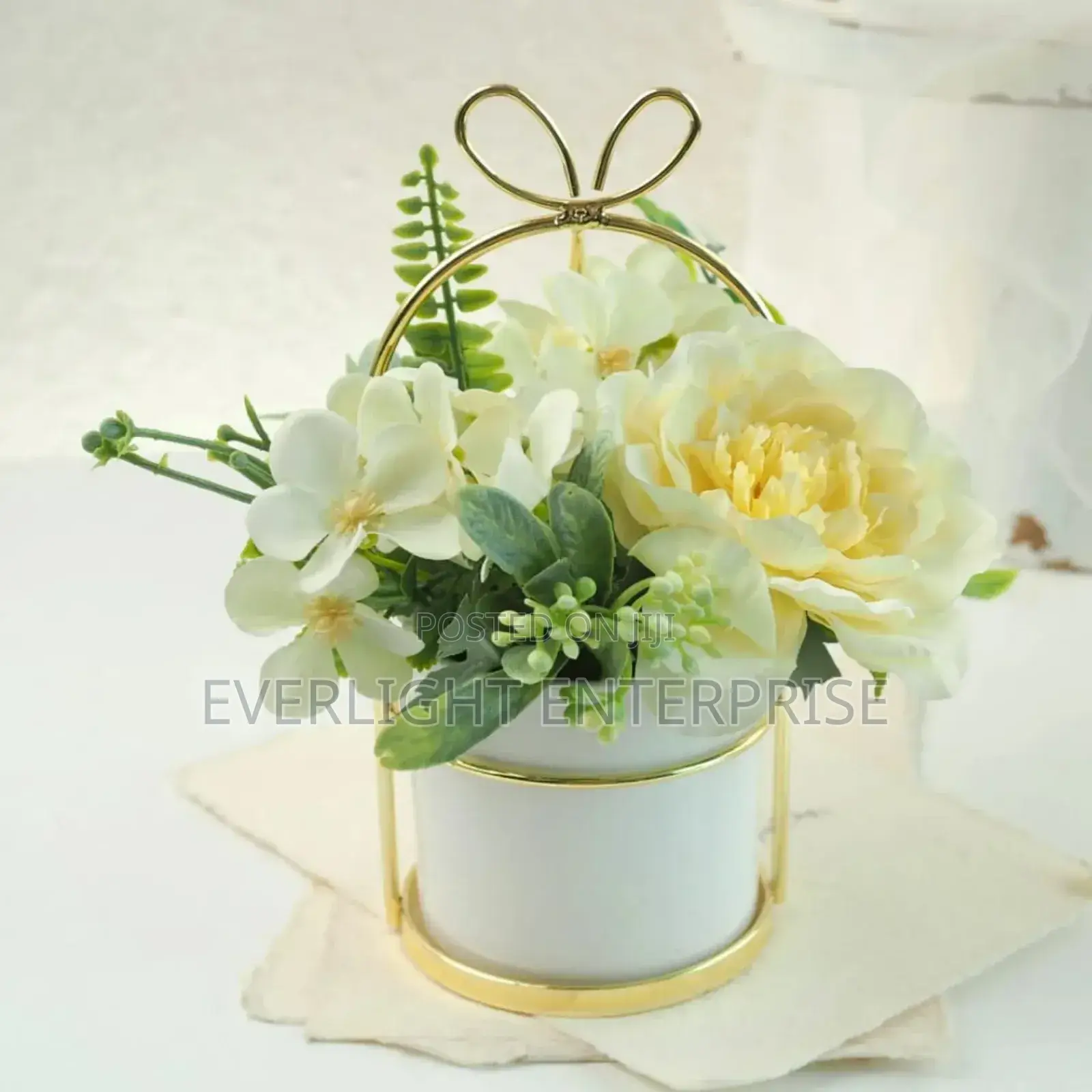 Artificial Flowers With Ceramic Golden Holder for Home Decoration